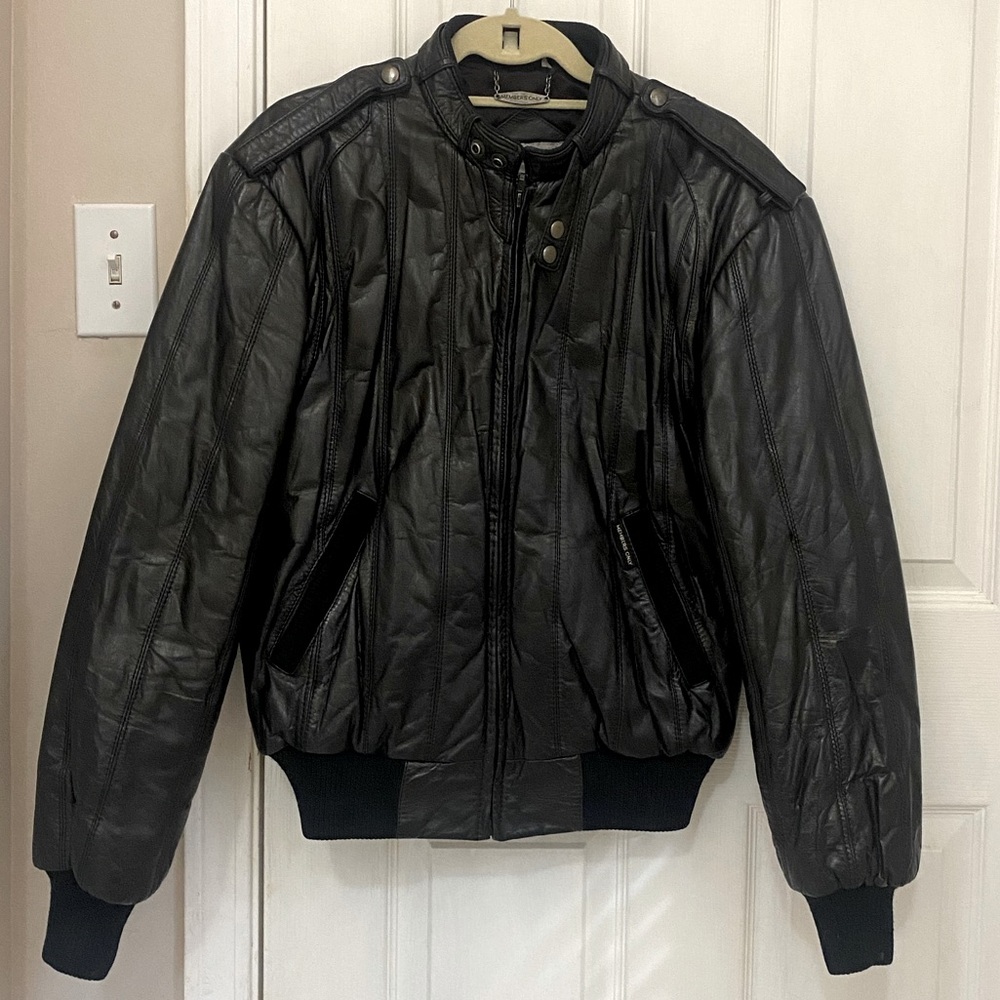 VINTAGE Member’s Only Genuine Leather Bomber Jacket in Black